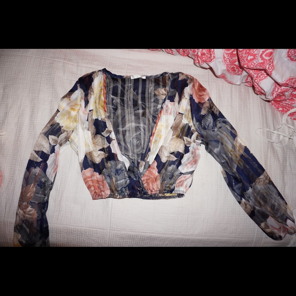 Floral v-cut crop top